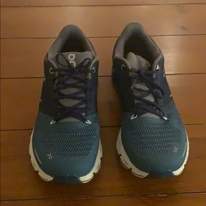 ON cloud flyer running sneakers